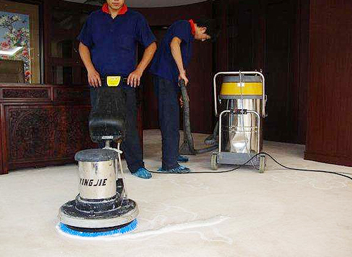 云南藍軒清潔告訴你地毯的日常清潔和保養(yǎng)方法2